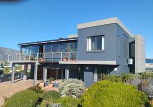 Transforming Spaces with Prominent Neuklad Acrylic Paint by B Verwers