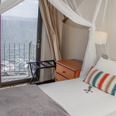 Bedroom 4 - Whale Huys Oceanfront Eco Villa - Xplorio™ Gansbaai