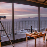 View with Telescope - Whale Huys Oceanfront Eco Villa - Xplorio™ Gansbaai
