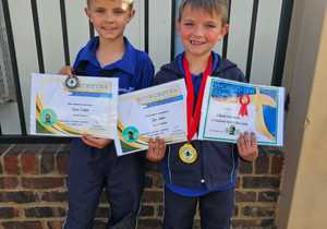 Skaaktoernooi: Quade en Lihan se Uitblink-prestasies!