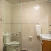 Unit 3 Bathroom - Great White Accommodation - Xplorio™ Gansbaai