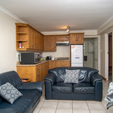 Unit 4 Lounge - Great White Accommodation - Xplorio™ Gansbaai