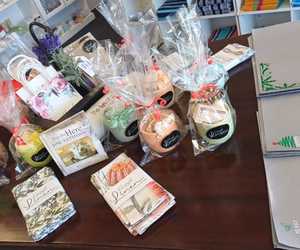 Affordable Christmas Gift Sets and Placemats