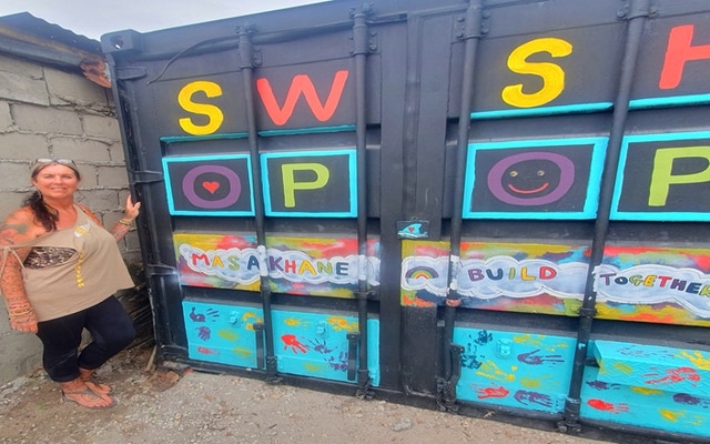 CoulorfulSwopShop1_1736951792