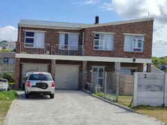 4-Bedroom House for Sale in Perlemoenbaai