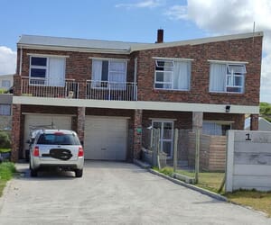 4-Bedroom House for Sale in Perlemoenbaai