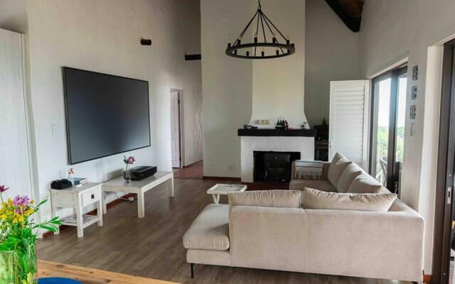 596570983_1737959904