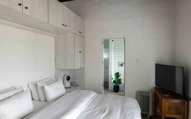 596571061_1737959904