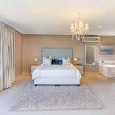 Stanford’s Cove Villa Master Bedroom (Villa 2) - Sea Rose Collection - Xplorio™ Gansbaai