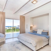Stanford’s Cove Villa Bedroom (Villa 1) - Sea Rose Collection - Xplorio™ Gansbaai