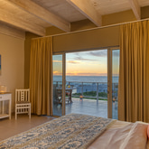 Stanford’s Cove Villa Bedroom (Villa 1) - Sea Rose Collection - Xplorio™ Gansbaai