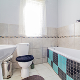 Bathroom - Grown-Ups Getaway Guest House - Xplorio™ Greyton / Genadendal