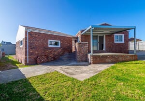 Modern 2-Bedroom Home for Sale in Perlemoenbaai