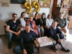 Nou wink 100 vir Betsie