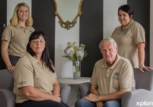 Vyf kersies op Gans-Berg Nuus se verjaarsdagkoek