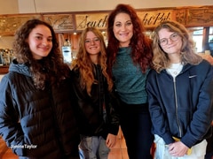 Nianell Live and Soulful Women’s Day Soirée