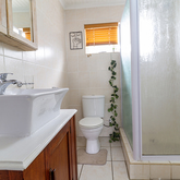 Master Bathroom - Southern Whale Self Catering - Xplorio™ Gansbaai