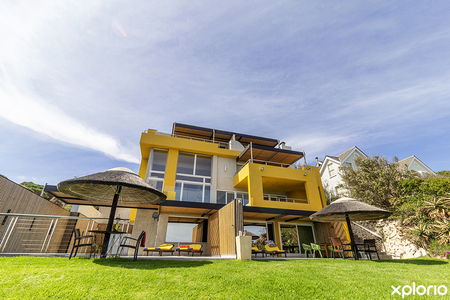 gansbaai_accommodation_crayfish_lodge_sea_and_country_guest_house_front_view_copy_1759820278