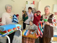 Kombersies en Handskoene vir laaste Winterkoue