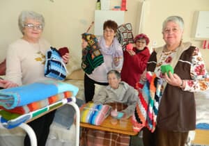 Kombersies en Handskoene vir laaste Winterkoue