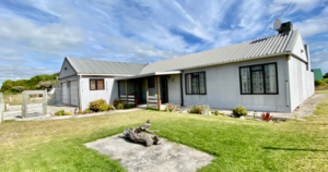 R1,795,000: 4 Bedroom House For Sale in Pearly Beach