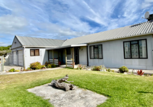 R1,795,000: 4 Bedroom House For Sale in Pearly Beach