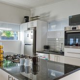 Kitchen - Walker Bay Villa - Xplorio™ Gansbaai