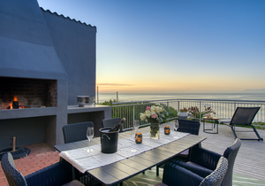 Gansbaai Holiday Villa with 180° Ocean Views