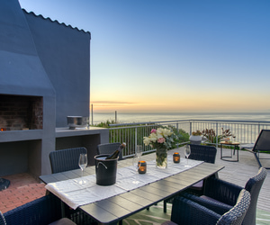 Gansbaai Holiday Villa with 180° Ocean Views