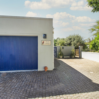 Outside View - Reed Cottage - Xplorio™ Stanford