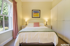stanford_accommodation_reed_cottage_main_bedroom2_1764072783