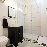 Bathroom - Reed Cottage - Xplorio™ Stanford