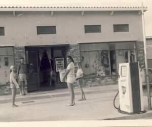 Vintage Pearly Beach Shop Photo 1985