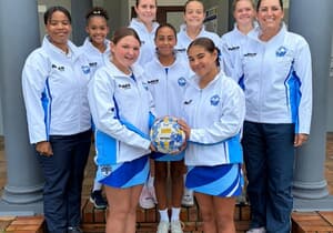 Gansbaai o.13A Netbalspan Kry Nuwe Baadjies