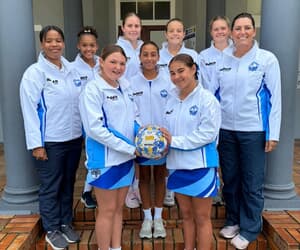 Gansbaai o.13A Netbalspan Kry Nuwe Baadjies