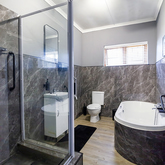 Bathroom - Mattanja - Assisted Living for the Elderly - Xplorio™ Gansbaai
