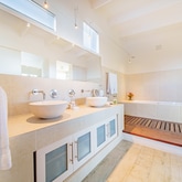 Suite 2 - Crayfish Lodge Sea & Country Guest House - Xplorio™ Gansbaai