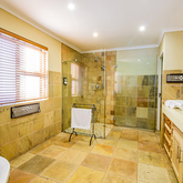Walker Bay Bathroom - Whale Waters Self Catering Lodge - Xplorio™ Gansbaai