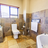 Hermanus Room Bathroom - Whale Waters Self Catering Lodge - Xplorio™ Gansbaai