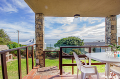 gansbaai_accommodation_kingsview_guesthouse_princeview_chilling_copy_1787729903