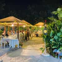 Exterior Seating - La Trattoria - Xplorio™ Stanford