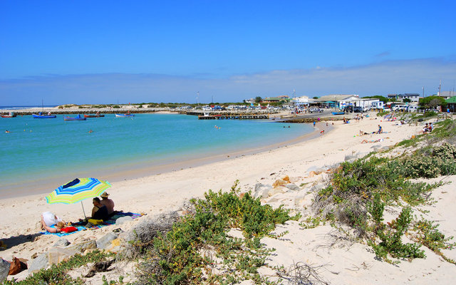 Beaches in Struisbaai is a popular spot for holiday-makers Beaches in Struisbaai is a popular spot for holiday-makers