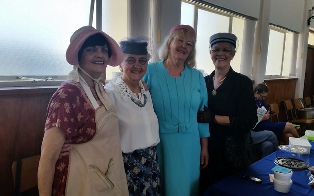 Uitgedos in die 70jare se klere