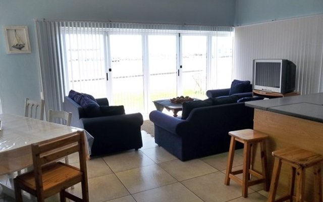 Open plan living area / kitchen / braairoom