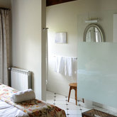 Namakwavy room opn plan bathroom