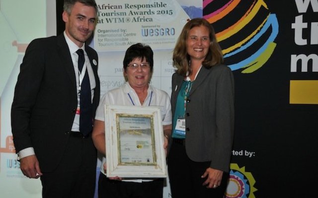 RT-Africa-2015-Overall-winner-Glenda-Kitley-middle-with-WESGRO-CEO-Tim-Harris-and-Heidi-van-der-Watt-MD-Better-Tourism-Africa