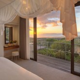 Luxurious Canopy Bed - Grootbos Private Nature Reserve - Xplorio™ Gansbaai 