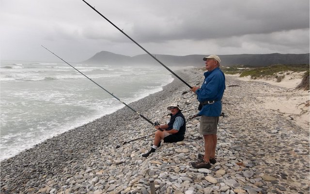 Een van die groot genietinge, wat is rustiger as om lyn nat te maak by die Gruis?