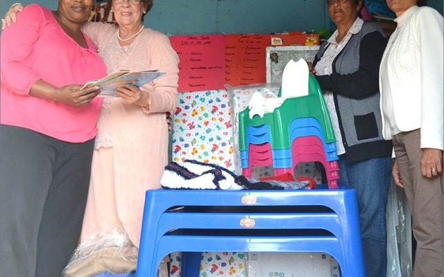 Overstrand Mayor Nicolette Botha-Guthrie (2nd left) seen handing over gifts of books, tables, chairs, blankets and winter clothing recently for the  young  children  in  the care of Princess Ndude (1st ) owner and educator of Zisabantu Educare Centre in Zwelihle. Looking on are Cllrs Moira Opperman (2nd right) and Mercia Andrews (1st right). “I am so happy. This will really help us to provide a better service and improve the facility. The children especially will benefit the most from these amazing  goods,”  stated  an  emotional Ndude, who holds certificates in Level 4 and Level 5 Early Childhood Development (ECD) training obtained through Boland Collage. 