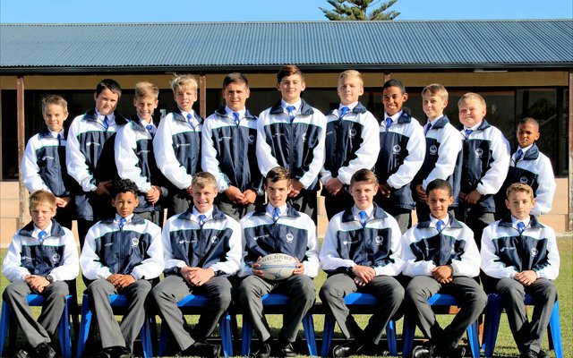 Die o/13A rugbyspan van Laerskool Gansbaai was in die gelukkige posisie om nuwe spanbaadjies van Premier Fishing te ontvang en oefenhemde en –broekies van Guano Organic Fertilizer.  Die afrigters, Jonathan Doyle en Michiel Geldenhuys, is baie dankbaar vir die ondernemings se belangstelling in hul span en die bevordering van sport by die skool.  Die kleredrag sorg vir ’n besondere eenheid en trots onder spanlede.  Die span het tydens die afgelope seisoen vier van hulle agt wedstryde gewen en een gelykop gespeel teen Laerskool LS Totius (0-0).  Hulle wen Hermanus se B-span met 46-7, Ashton met 15-5, Gansbaai Primêr (Blompark) 61-0 en Mount Pleasant Primêr 10-5. Hulle loesingwedstryde was teen Overberg (5-12), Hermanus A (0-10) en Rûens Kollege (10-12).